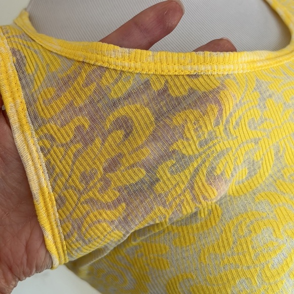Go Couture yellow ribbed floral tank top. Size M - Picture 9 of 9